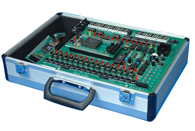    LG-EDA01型 實驗開發(fā)系統(tǒng)，一改傳統(tǒng)數(shù)字電路實驗系統(tǒng)“芯片＋連線”做法，而采用CPLD或FPGA等大規(guī)模在線可編程器件,使數(shù)字電路的硬件軟設(shè)計,即電子設(shè)計自動化EDA.該系統(tǒng)支持眾多著名公司的CPLD/ FPGA芯片應(yīng)用開發(fā)，并配有相應(yīng)的開發(fā)軟件,適用廣大高校的EDA數(shù)學實驗、課程設(shè)計和畢業(yè)設(shè)計，同時也為科研院所提供了良好的開發(fā)環(huán)境。 