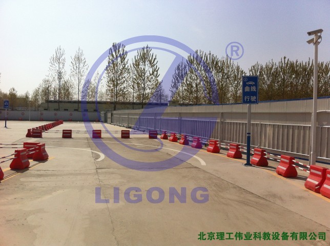 科目二場(chǎng)地考試系統(tǒng)，曲線(xiàn)行駛