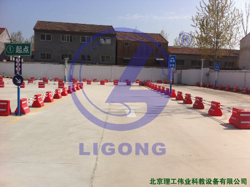 科目二場(chǎng)地考試，直角轉(zhuǎn)彎